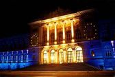 Palais U by night
